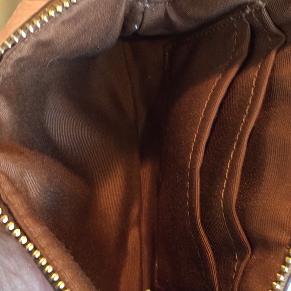 Signature Coach PVC 2 tone wristlet - Picture 3 of 3